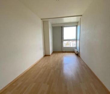 "Grossräumige, helle Wohnung mit Balkon und herrlicher Aussicht" - Photo 3