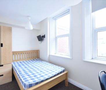 3 Bed - Warwick Street, Heaton - Photo 3