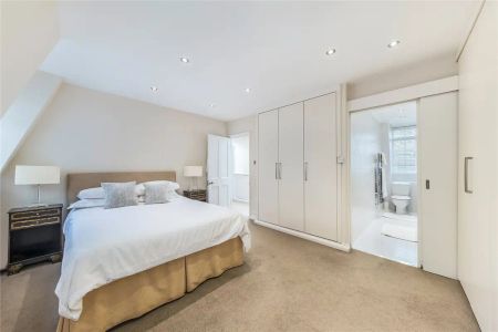 3 bedroom flat in London - Photo 3