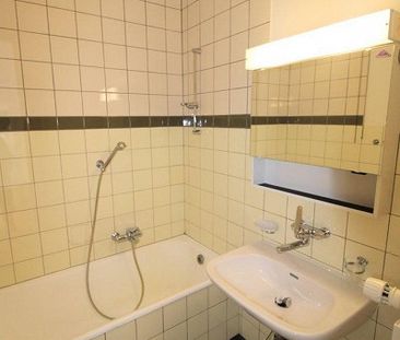 Helle und geräumige Wohnung an Zentraler Lage! - Photo 2