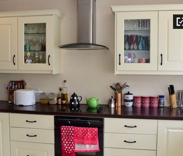 Ensuite room in 3-bedroom apartment in Ballinteer, Dublin - Photo 2