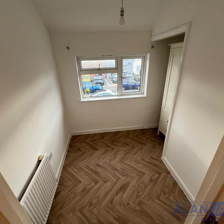 4 bedroom terraced house to rent - Photo 1