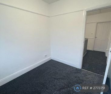 4 bedroom semi-detached house to rent - Photo 5