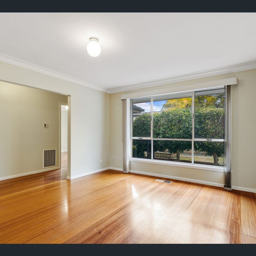 Spacious Home and Superb Location in Keilor East - Photo 1