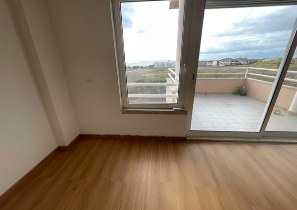 Apartamento T3 com estacionamento e vista de mar em Santo Amaro de Oeiras