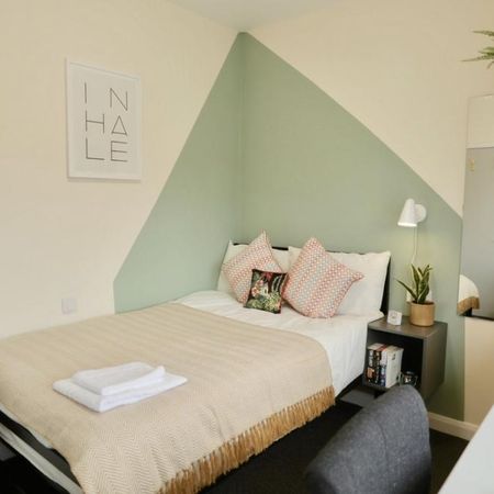 1 bedroom in a house share to rent - Photo 4