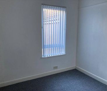 Partly Furnished 2 Bedroom Terrace - Photo 2