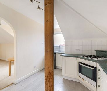 4 Avenue Elmers, Surbiton, Surrey, KT6 flat to rent - Photo 6