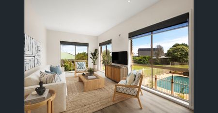 Spacious Coastal Home with Bay Views – Flexible Living in a Prime Location - Photo 2