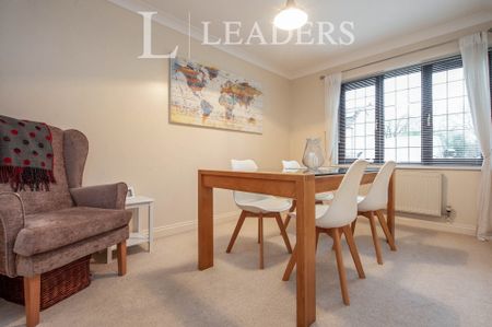 4 bedroom house to rent Sleaford Close, Grange Park, Swindon, Wiltshire, SN5 - Photo 3