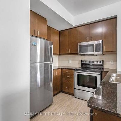 Hurontario/Burnamthorpe Bright 2Bdrm Modern Open Concept Kitchen - Photo 1