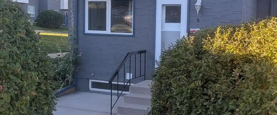 End Unit Townhouse for Rent — 2 Bedrooms Townhouse - Photo 1
