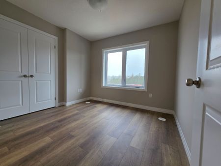 For Lease - 81 Thatcher Drive, Guelph, Ontario - Photo 4
