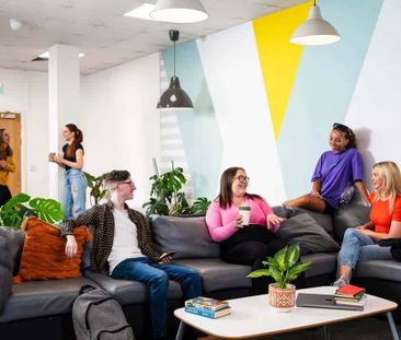 Large High Single Ensuite - Photo 1