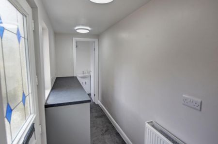 2 bedroom terraced house to rent - Photo 4