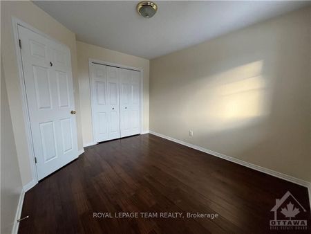 For Lease - 39 THORNBURY Crescent, South of Baseline to Knoxdale, Ontario - Photo 5