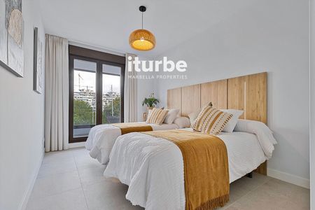 Piso de alquiler en Las Mesas Homes II, Acceso Por la Calle Eslovenia,, Puerto de Estepona - Photo 2