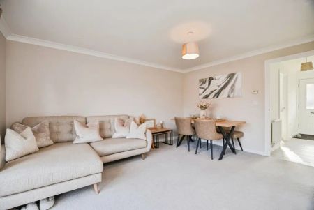 3 bedroom semi-detached house to rent - Photo 2