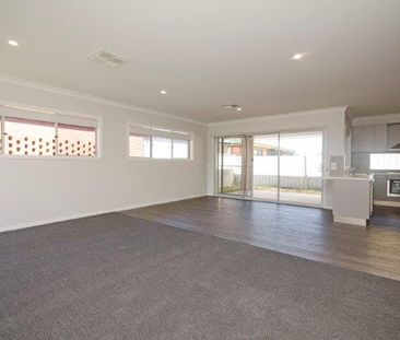 Executive Home - Photo 3