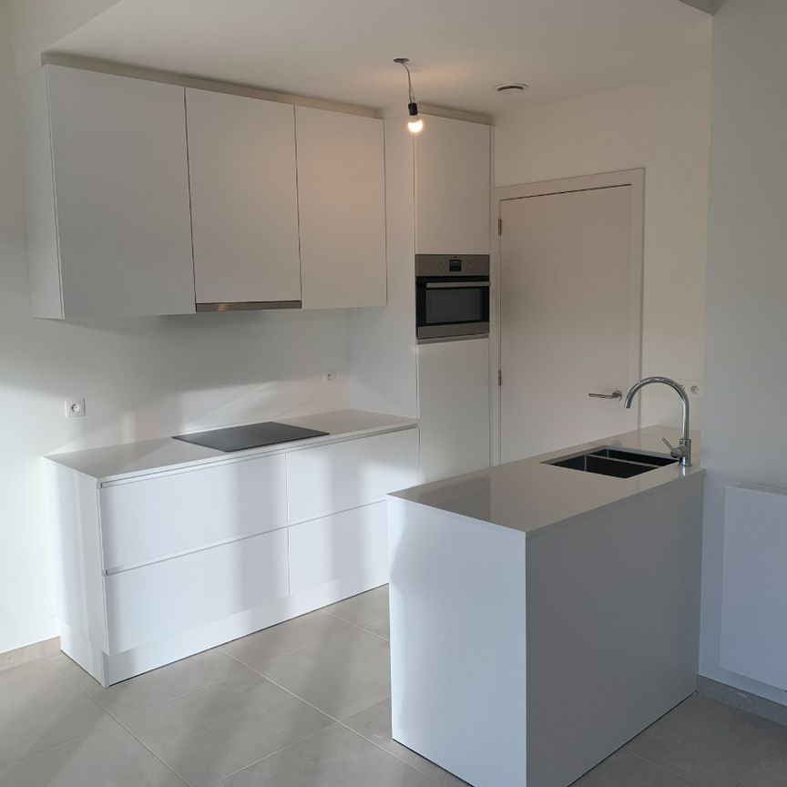 Lichtrijk Nieuwbouwappartement met 2 SLPK in Roeselare - Foto 1