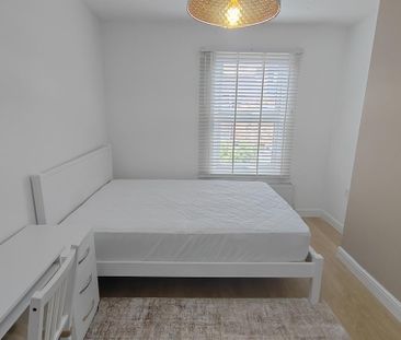 1 bedroom in a flat share to rent - Photo 6