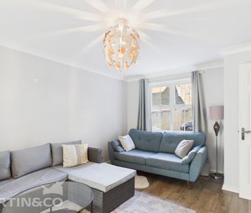 4 bedroom end of terrace house to rent - Photo 2