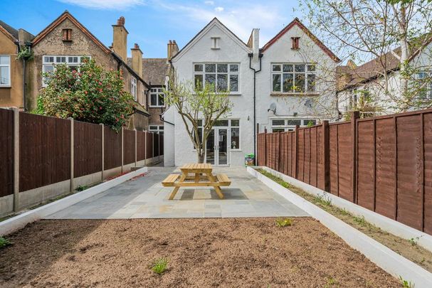 1 bedroom in a house share to rent - Photo 1