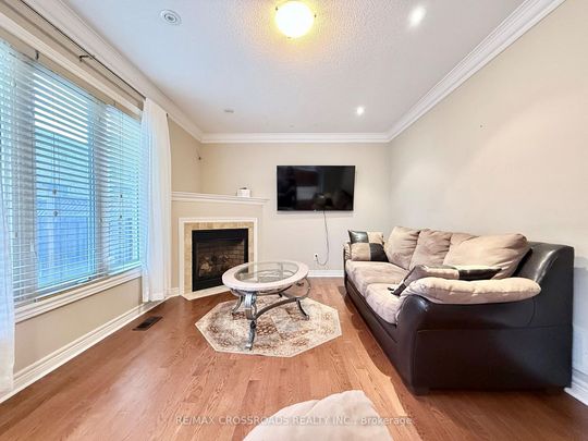 For Lease - 158 Gail Parks Crescent, Newmarket, Ontario - Photo 1