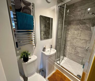 Stunning 6-Bed HMO - Available NOW! - Photo 4