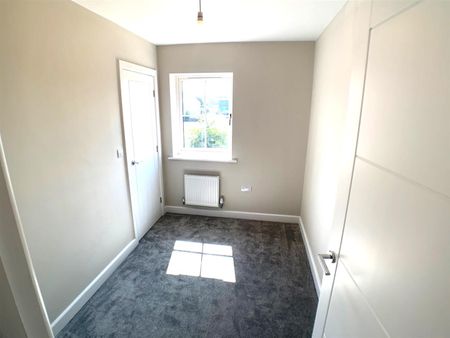 3 bed detached house to rent in Pilkington Road, Doncaster, DN3 - Photo 2