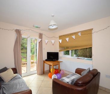 5 bedroom detached house to rent - Photo 2