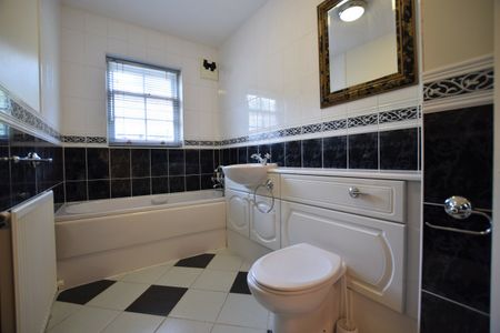 Markham Court, Camberley, GU15 - Photo 4