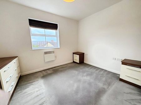 International Way, Sunbury-on-Thames, Surrey, TW16 7HP - Photo 5