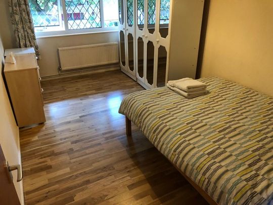 3 bedroom flat to rent - Photo 1