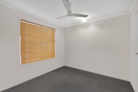 Large 3 Bedroom Home with Huge Backyard in Cul-De-Sac - Photo 4