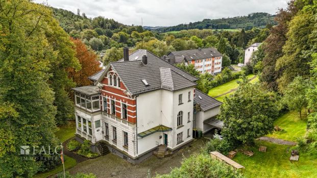 Exklusive Mietwohnung in einem zauberhaften Haus auf einem idyllischen Parkanwesen - Foto 1