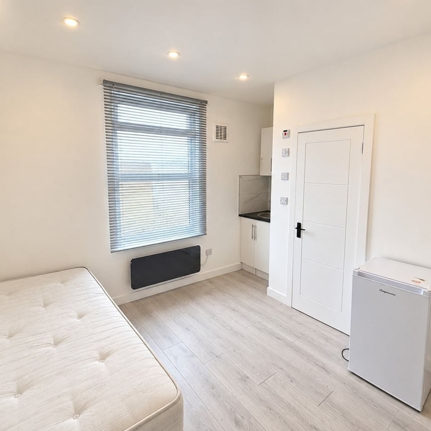 Studio Flat, Howson Road, SE4 - Photo 1