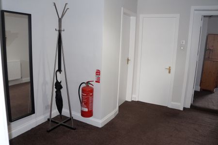 Beautiful 4 Bedroom Flat to let in Edinburgh - Photo 2