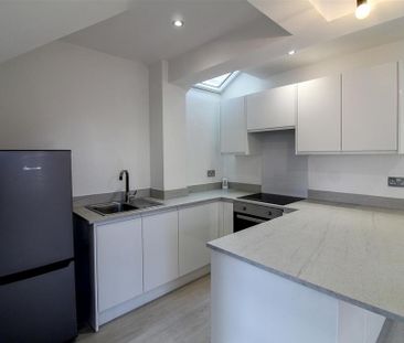 2 bedroom semi-detached house to rent - Photo 6