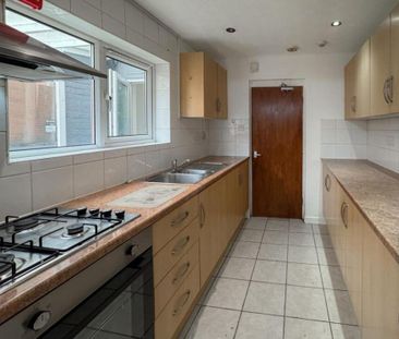 4 bedroom terraced house to rent - Photo 4