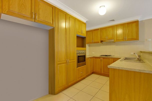 21 Kirkton Place, Beaumont Hills, NSW 2155 - Photo 1