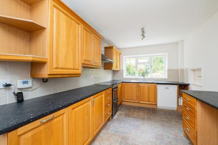 4 bedroom detached house to rent - Photo 5