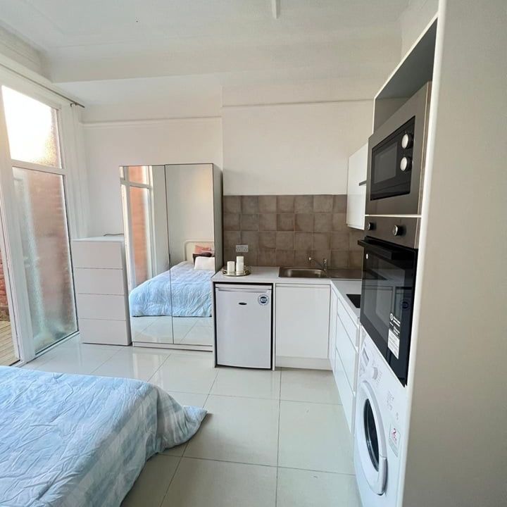 Studio Flat, Willesden Green, NW2 - Photo 1