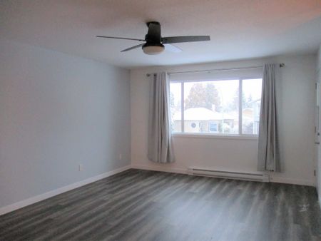 Spacious 3bed 2bath Duplex; Mission – Available April - Photo 4
