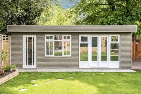 A magnificent detached family home benefiting from grand proportions and a mature south facing garden with an outbuilding. - Photo 2