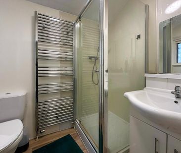 1 bedroom in a house share to rent - Photo 6