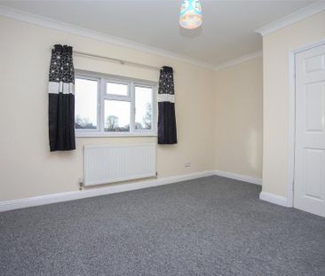2 bedroom semi-detached house to rent - Photo 5