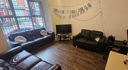 6 Bed - 9 Hessle Terrace, Hyde Park, Leeds - LS6 1EQ - Student - Photo 3