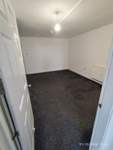 4 Bed Maisonette, Jeeyas Apartments, E16 - Photo 2