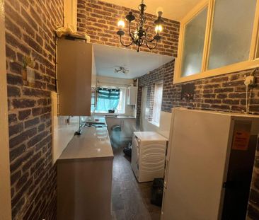 2 bedroom end of terrace house to rent - Photo 6